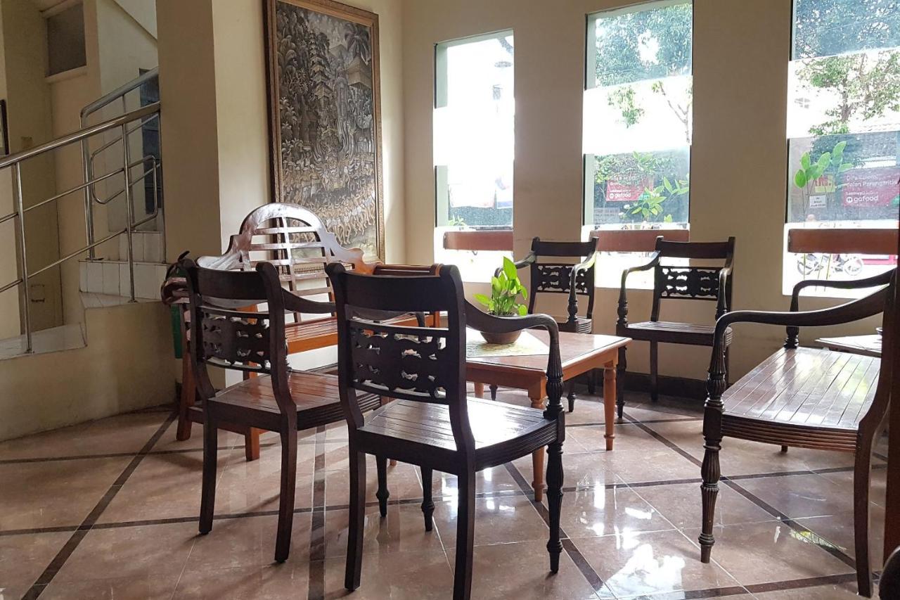 יוגיאקרטה Oyo 3819 Hotel Winotosastro מראה חיצוני תמונה