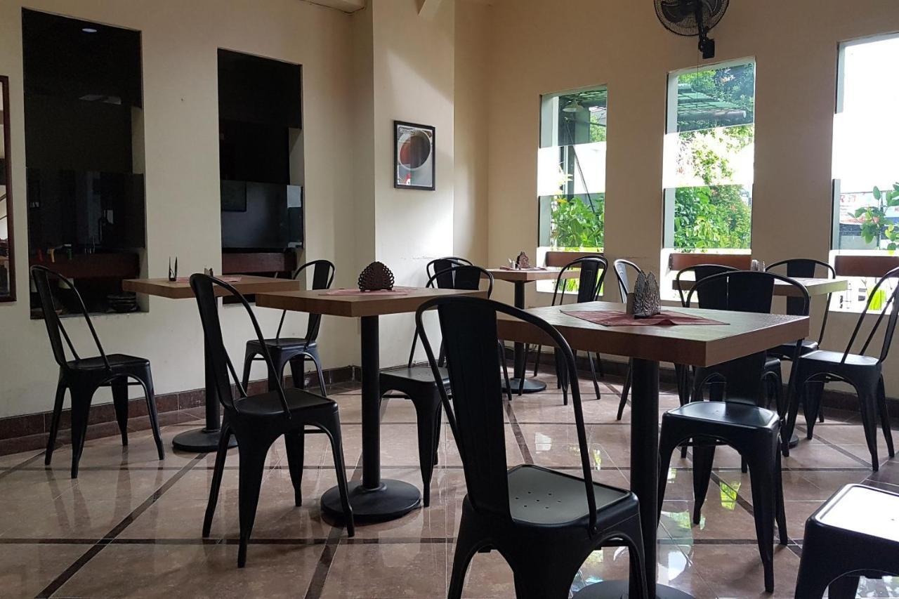 יוגיאקרטה Oyo 3819 Hotel Winotosastro מראה חיצוני תמונה