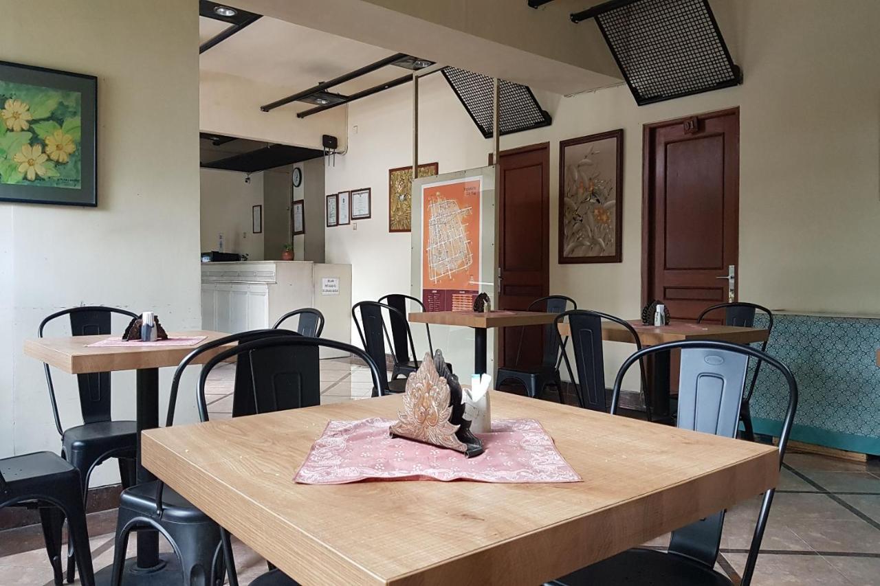 יוגיאקרטה Oyo 3819 Hotel Winotosastro מראה חיצוני תמונה